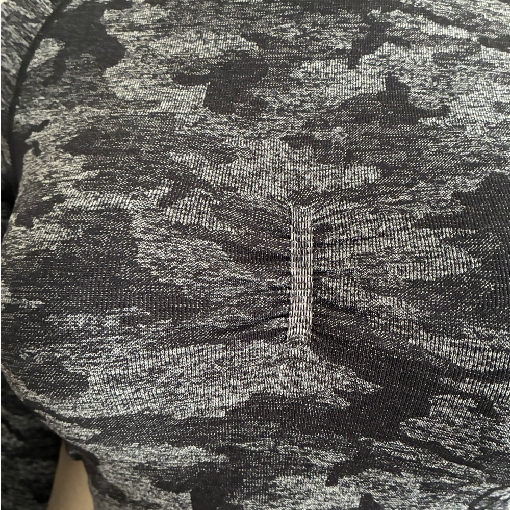 Gymshark Women's Adapt Black Camo Seamless Long Sleeve Crop Top M - Picture 8 of 16